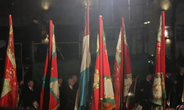 Тържествена заря-проверка по случай Националния празник на България 3 март - (ВИДЕО) - Tribune.bg