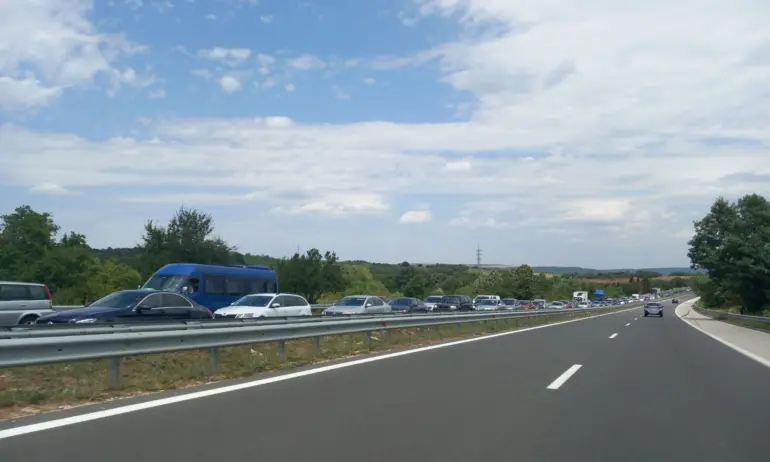 От 12 до 20ч. днес се ограничава движението на тежкотоварни автомобили на 30-ти км. на АМ Хемус в посока Варна - Tribune.bg