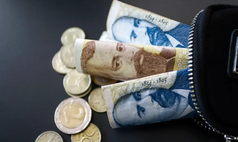 Социалната комисия остави на правителството да определи минималната заплата за догодина - Tribune.bg