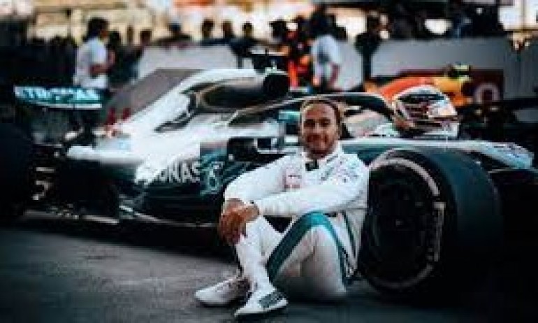 Люис Хамилтън няма да напусне Мерцедес - Tribune.bg