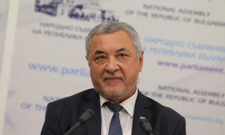 Симеонов: Не бяхме подкрепени парламентът да премине на дистанционно гласуване - Tribune.bg