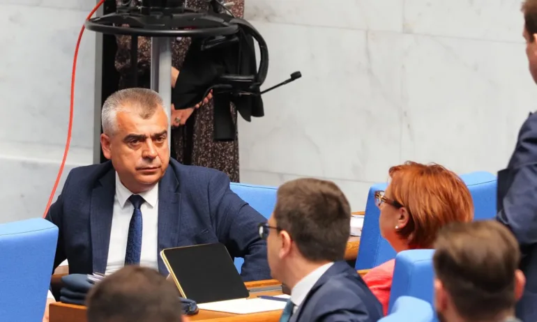 Игра на мандати: АПС ще приеме третата папка, после ще заседават - Tribune.bg