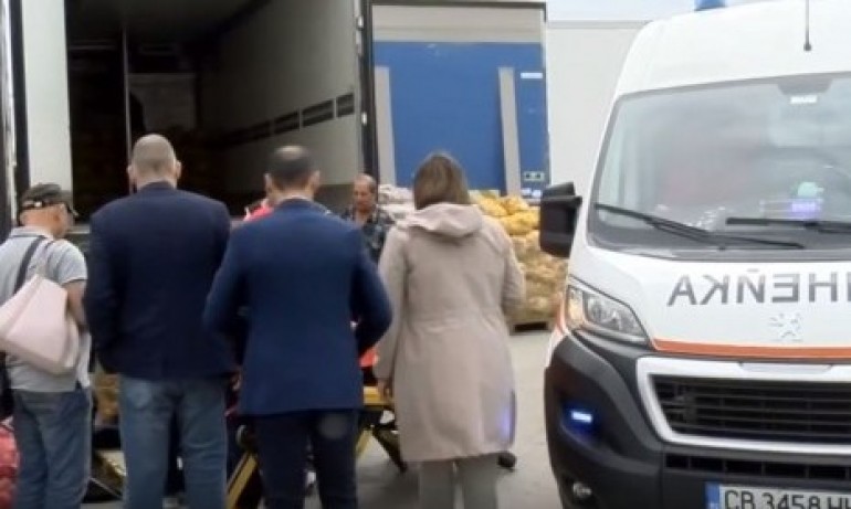 Журналистка колабира по време на брифинг на Корнелия Нинова в Първенец заради нервна криза (ВИДЕО) - Tribune.bg