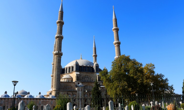 В пъти по-ниска активност в Турция на втория тур - Tribune.bg