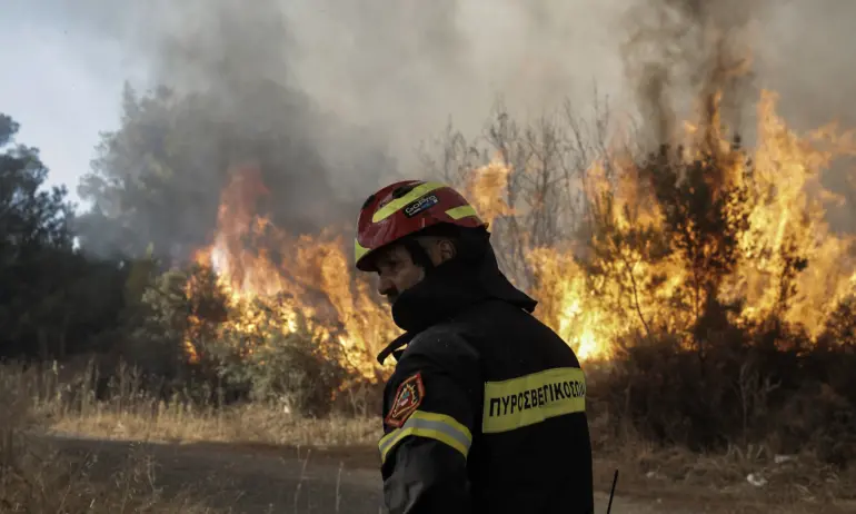 Мълнии подпалиха горски пожари на гръцкия остров Тасос