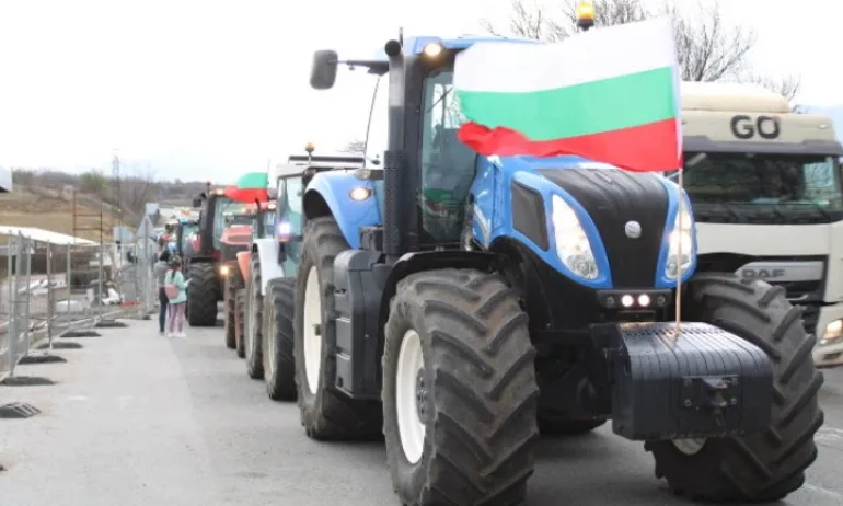 Зърнопроизводители излязоха на протестно шествие по Е-79 - Tribune.bg