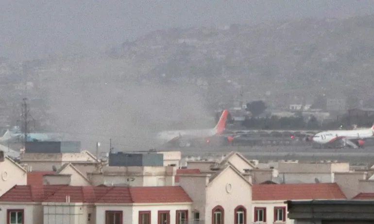 Жертви и ранени при взривове до летището в Кабул (ОБНОВЯВА СЕ) - Tribune.bg