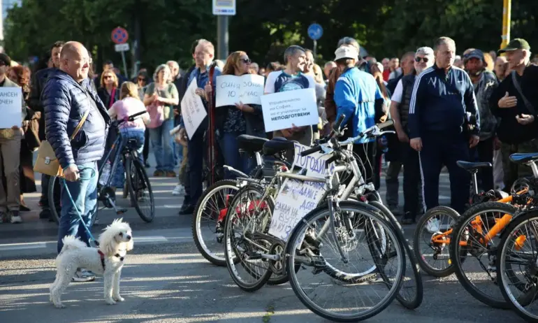 Множество граждани отново се събраха на протест на столичния бул.
