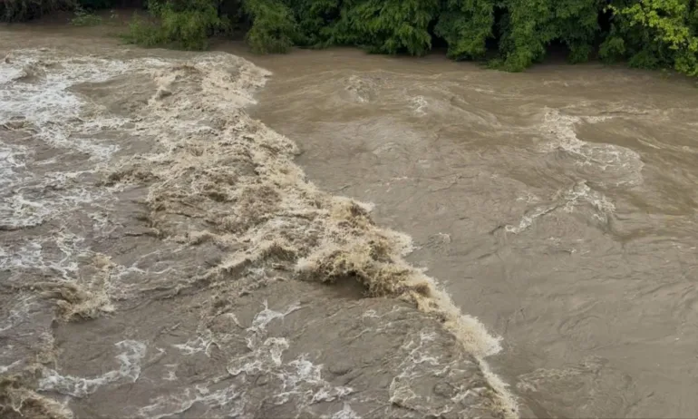 Реки пред преливане след проливните дъждове - Tribune.bg