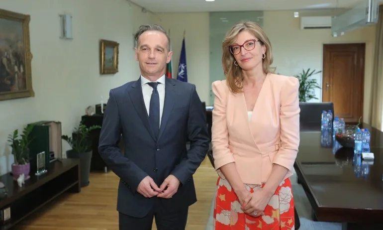 Захариева пред Хайко Маас: България е сигурна дестинация, германците са добре дошли у нас - Tribune.bg