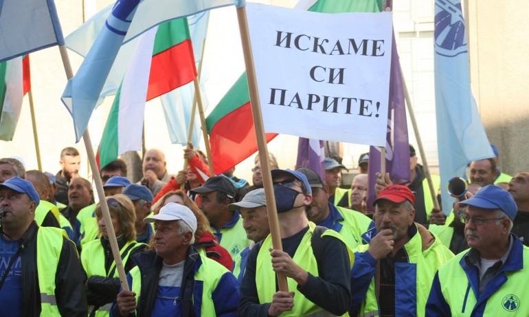 Пътностроителна фирма възобновява протестите Шуменската пътностроителна фирма „Автомагистрали - Черно