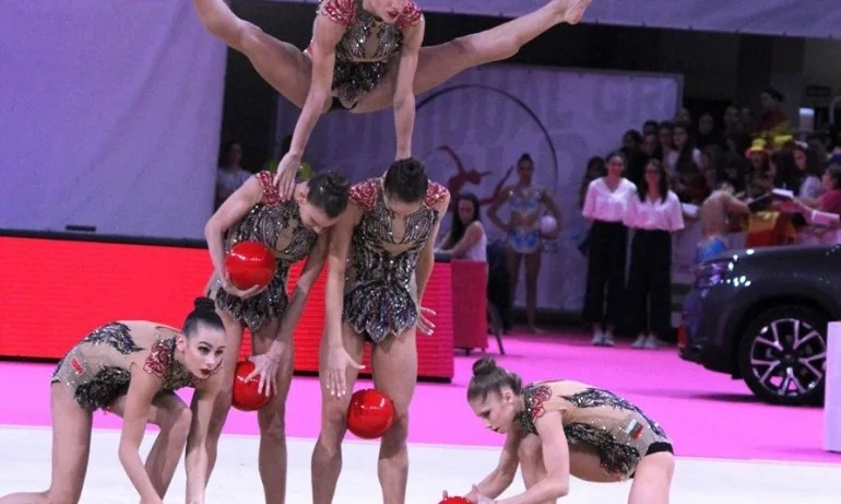 БРАВО! Ансамбълът ни със сребро в Казан - Tribune.bg