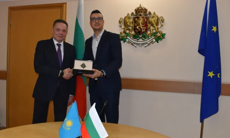 Министър Дилов обсъди с посланикът на Казахстан разширяване на икономическото сътрудничество - Tribune.bg