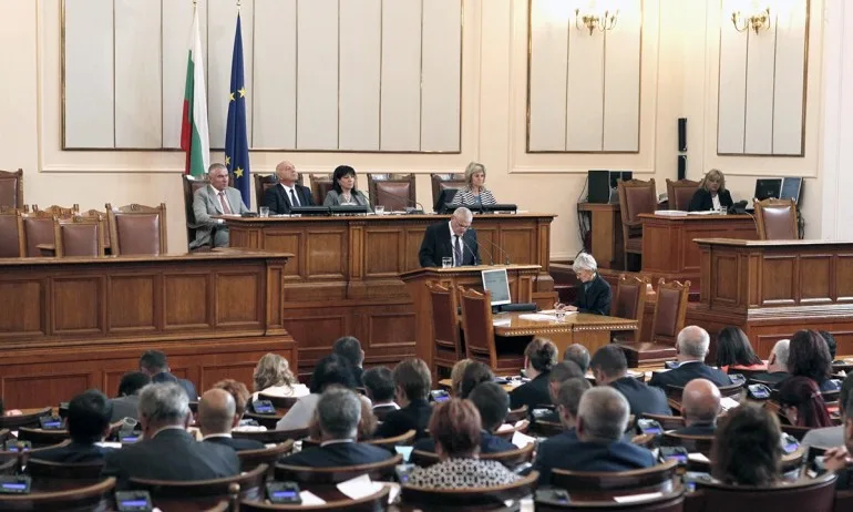 БСП ще гласуват против новите министри, но искат да ги изслушат - Tribune.bg