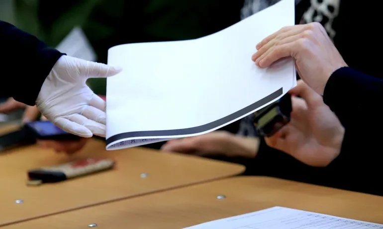 ГЕРБ със сигнал: Кола извозва избиратели организирано в троянското Старо село - Tribune.bg