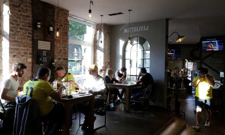 Разрешени са посещенията в закрити площи на ресторанти и кафенета - Tribune.bg