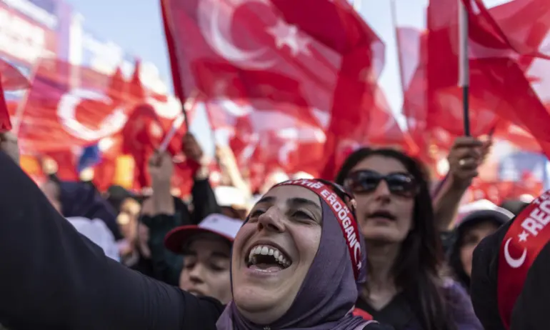 Изборите в Турция: Ердоган и Кълъчдароглу в оспорвана битка часове преди вота - Tribune.bg
