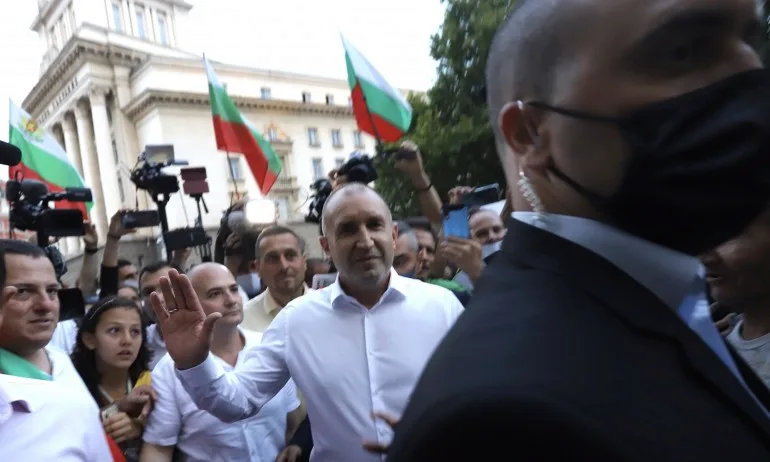 Радев радикализира протеста с тревожна мисъл за своя имунитет - Tribune.bg