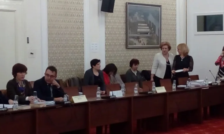 Оръжието на ловци, колекционери и спортисти от уведомителен режим минава на разрешителен - Tribune.bg