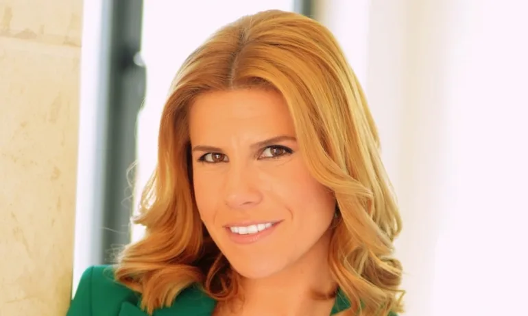 С кого се целува Марина Стоименова? - Tribune.bg