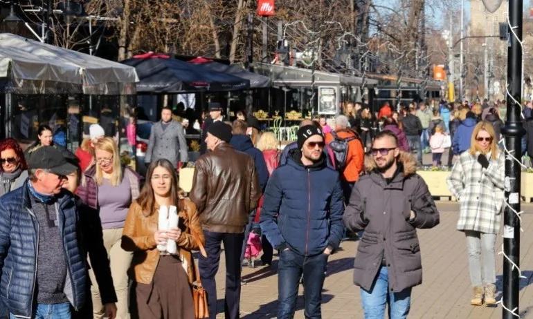 Пандемията върна над 37 хил. в страната, само 6649 са я напуснали - Tribune.bg