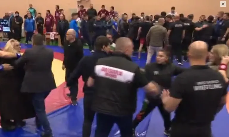 Състезател нападна журито и съдийка го удари с юмрук на държавното първенство по борба - Tribune.bg
