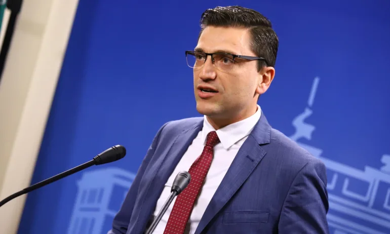 Венко Сабрутев: Колкото по-рано си отиде това правителство, толкова по-добре - Tribune.bg