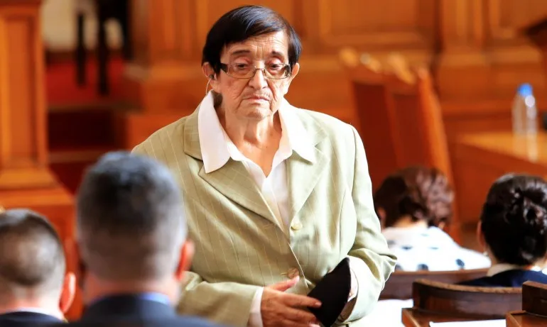 Мика Зайкова: Парламентът не е цирк, защото в цирка хората се трудят - Tribune.bg