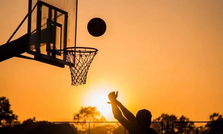 Разрешават колективните спортове за аматьори на открито - Tribune.bg