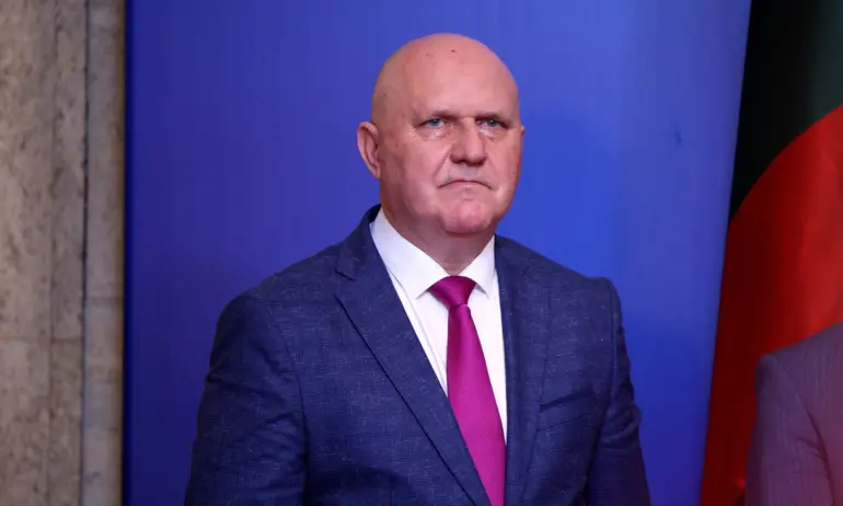 Образователният министър: Искаме намаляване на фактологията, но без смяна на учебниците - Tribune.bg