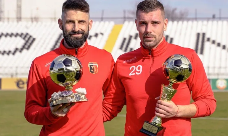 Наградиха Илиев и Луков преди седмата победа на Локо Пд в контролите - Tribune.bg