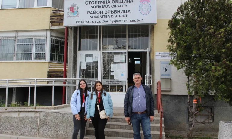 Мениджър за един ден: Осмокласнички седнаха в стола на кмета на район Връбница - Tribune.bg