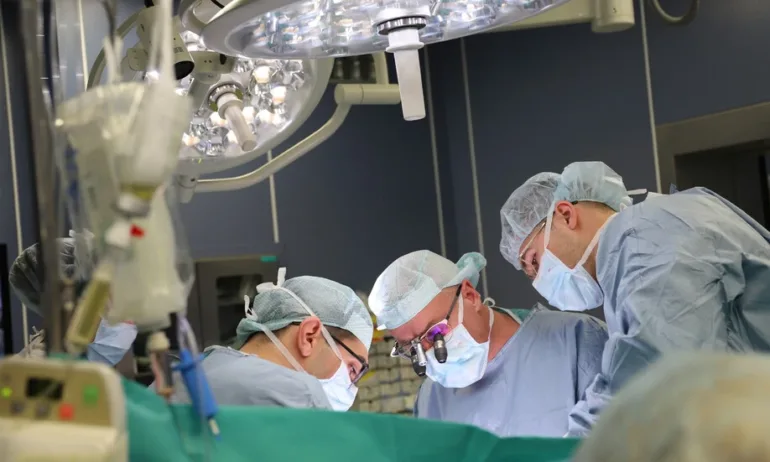 Първи операции във ВМА в областта на коремната хирургия с роботизираната система Da Vinci Xi - Tribune.bg