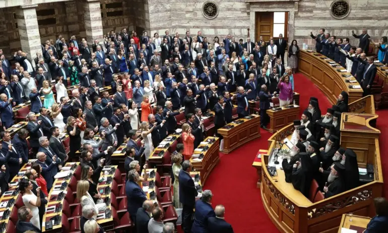 Новият гръцки парламент положи клетва - Tribune.bg