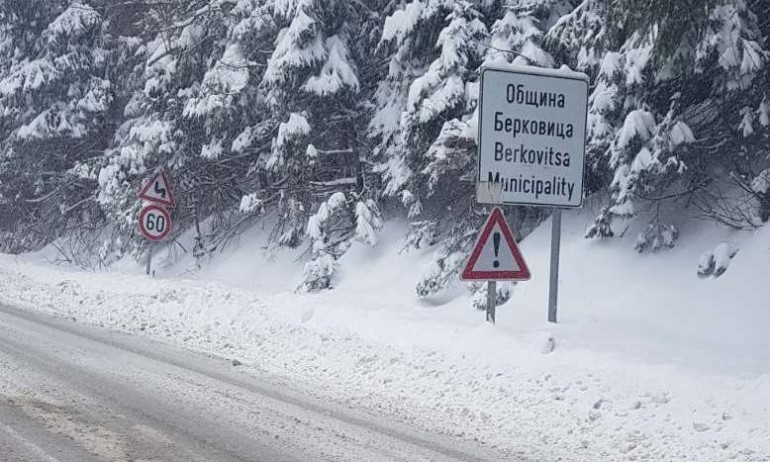 20 см сняг на Петрохан, АПИ предупреждава шофьорите да са готови за зимата - Tribune.bg