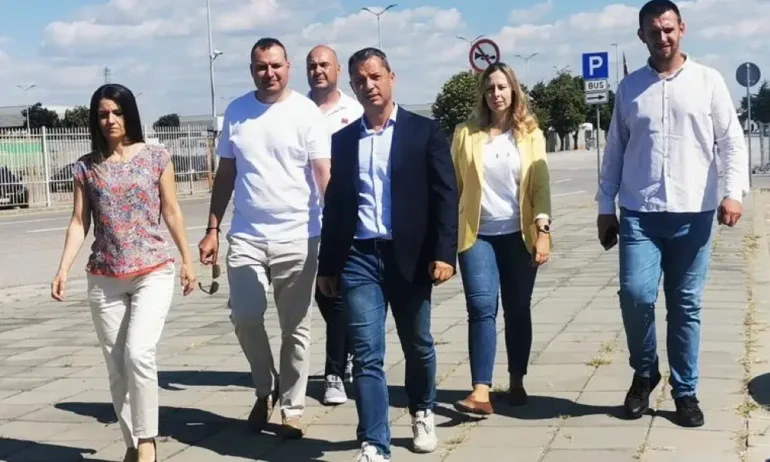 Делян Добрев: Разследва ли ОЛАФ контрабанден канал за маркови дрехи през Капитан Андреево? - Tribune.bg