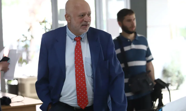 Минеков видя в събарянето на тютюнев склад в Пловдив желание за удар върху служебното правителство - Tribune.bg