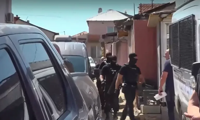 Жесток бой и погроми - две фамилии вилняха в Асеновград, има арестувани - Tribune.bg