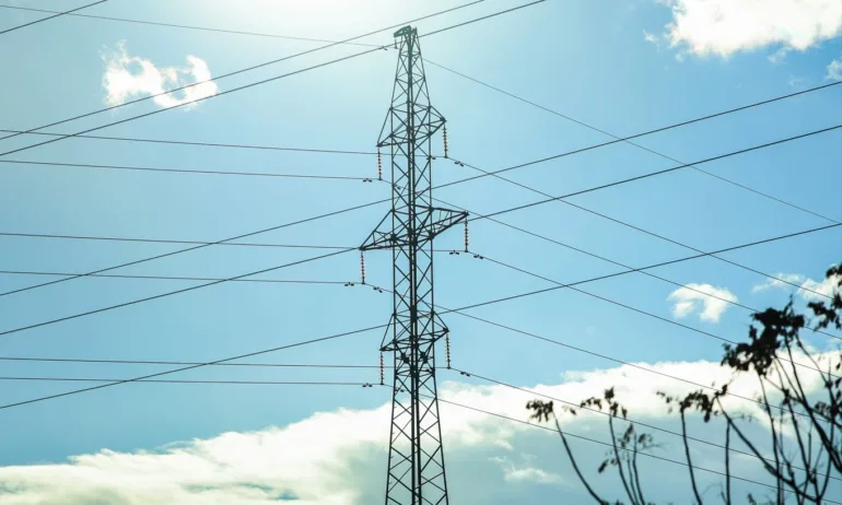 Спасиха семейство, бедствало дни наред без ток и храна в тревненско село - Tribune.bg