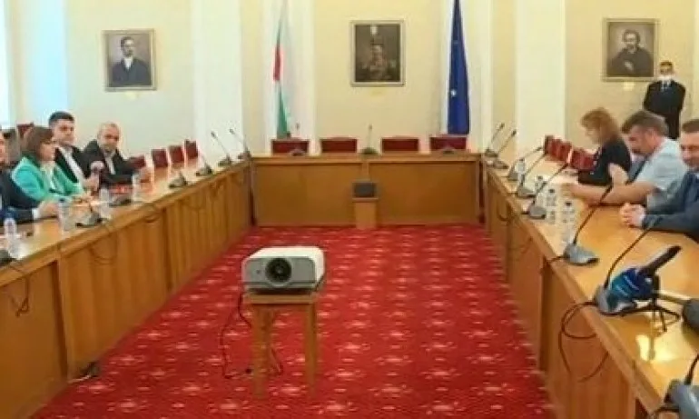 От партията на Трифонов доволни от желанието на БСП да се водят разговори - Tribune.bg