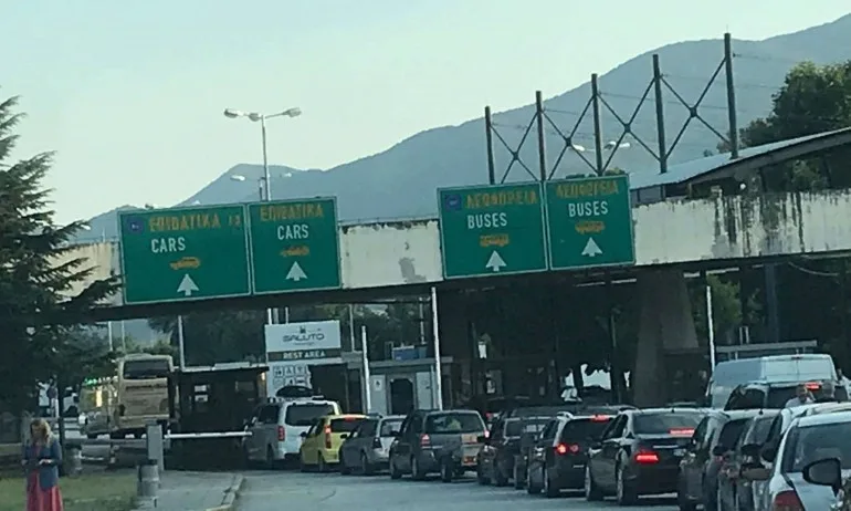 Гърция спира целия трафик на автомобили и хора през ГКПП Илинден до 4 август - Tribune.bg