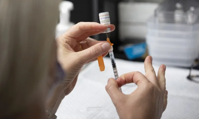 Американските здравни власти: Няма нужда от трета доза ваксина - Tribune.bg
