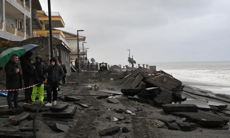 Лошото време предизвика над 2000 намеси на пожарникарите в Южна Италия - Tribune.bg