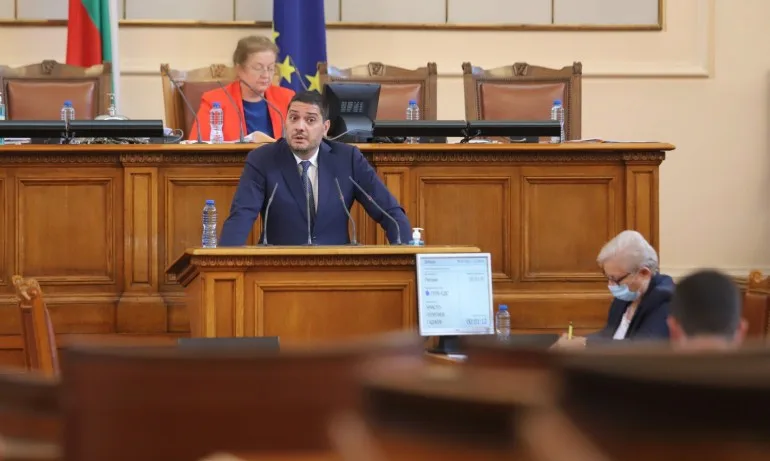 Христо Гаджев: Кацаров не отговаря на депутати, бил в отпуска, а отива при Радев на среща - Tribune.bg