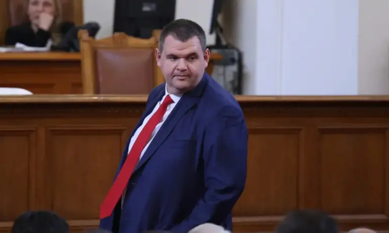 Избраха Делян Пеевски за член на конституционната комисия - Tribune.bg