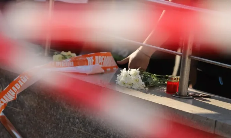 Протест на мястото на тежката катастрофа в София, при която загинаха две момичета (СНИМКИ) - Tribune.bg