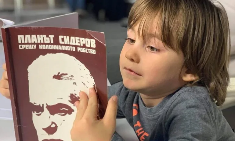 Волен-младши с Планът Сидеров в ръка - Tribune.bg