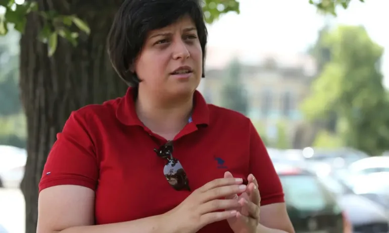 Русинова: Катастрофиралият румънският автобус е бил претоварен - Tribune.bg