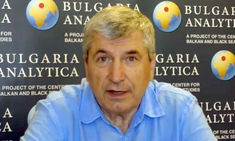 Илиан Василев изпращал статия на Манол Глишев като спам, търси помощ - Tribune.bg