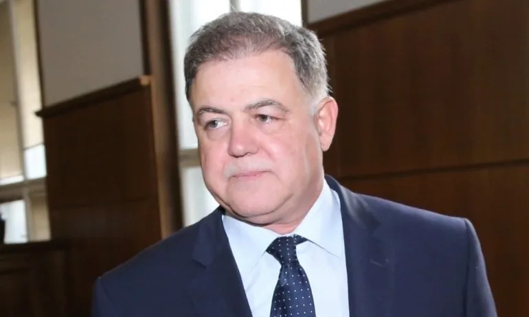 Бивш военен министър поиска изземане на огнестрелното оръжие на хората - Tribune.bg